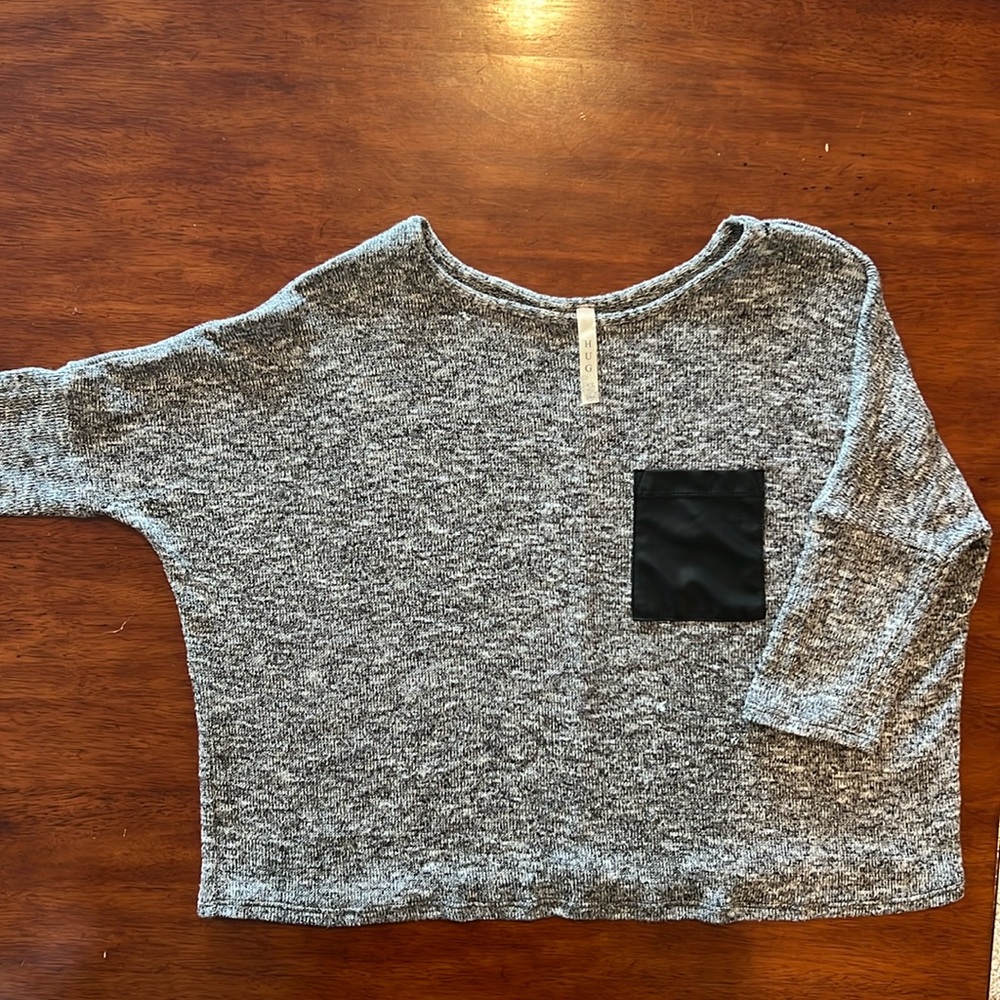 Boxy crop sweater quarter length sleeves